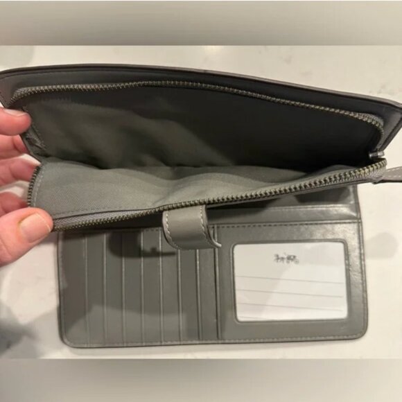 COACH ••EUC•• Stone colored wallet - Picture 5 of 5
